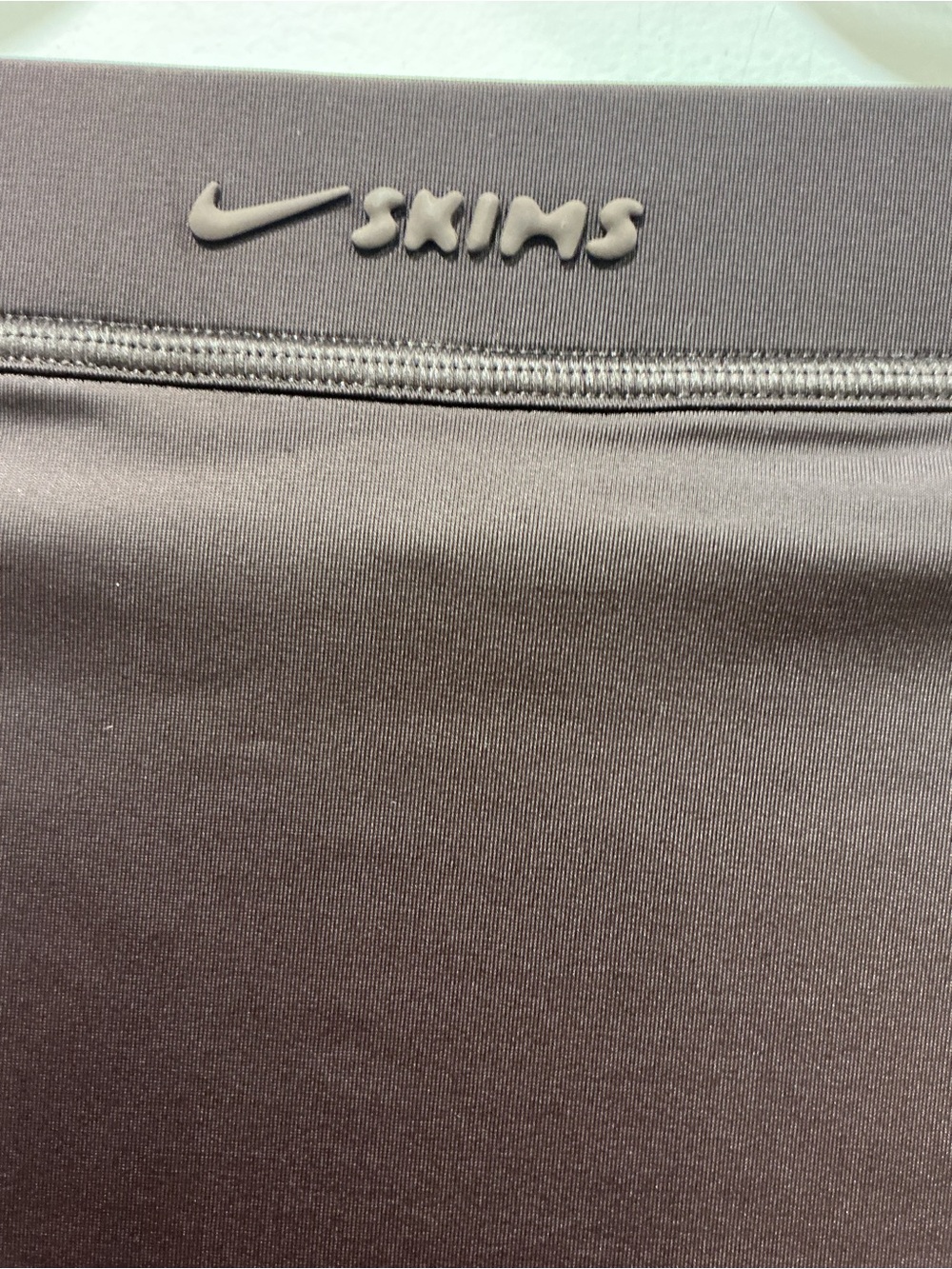 NIKE SKIMS NEW WITH TAGS SHINE V PANEL Leggings 26 inch size XL COLOR PHOENIX - Picture 4 of 4